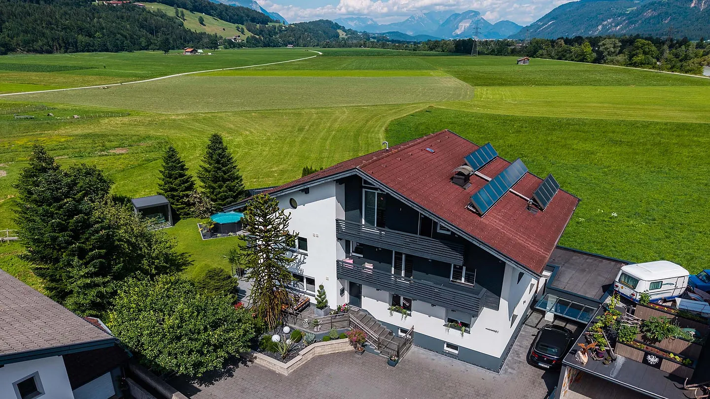 Pension Pirhofer Aussicht mit Drohne