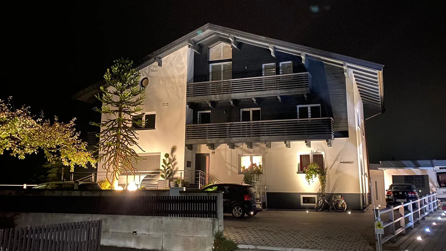 Pension Pirhofer Hausansicht bei Nacht